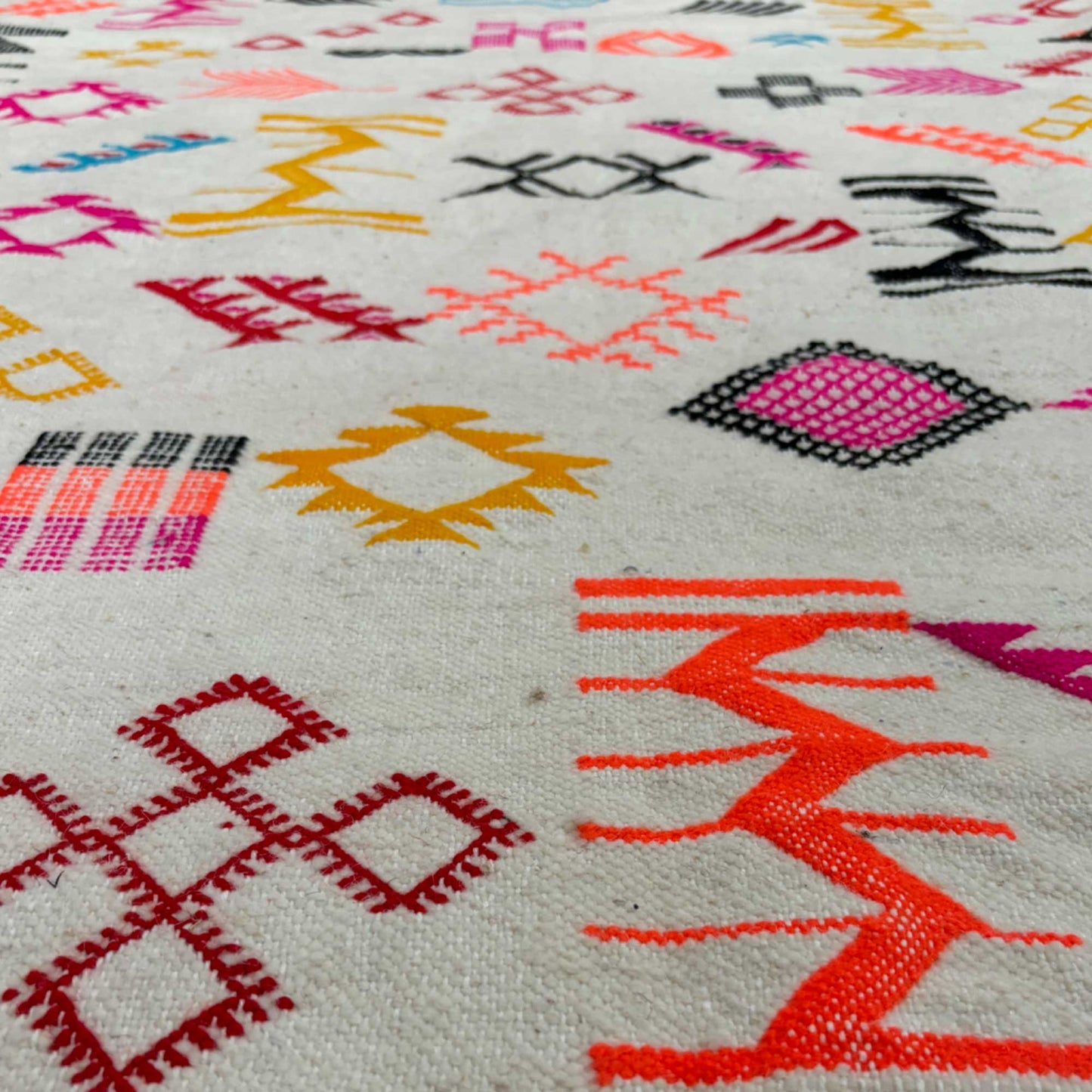 Tapis berbère Azilal Kilim • Motifs géométriques colorés
