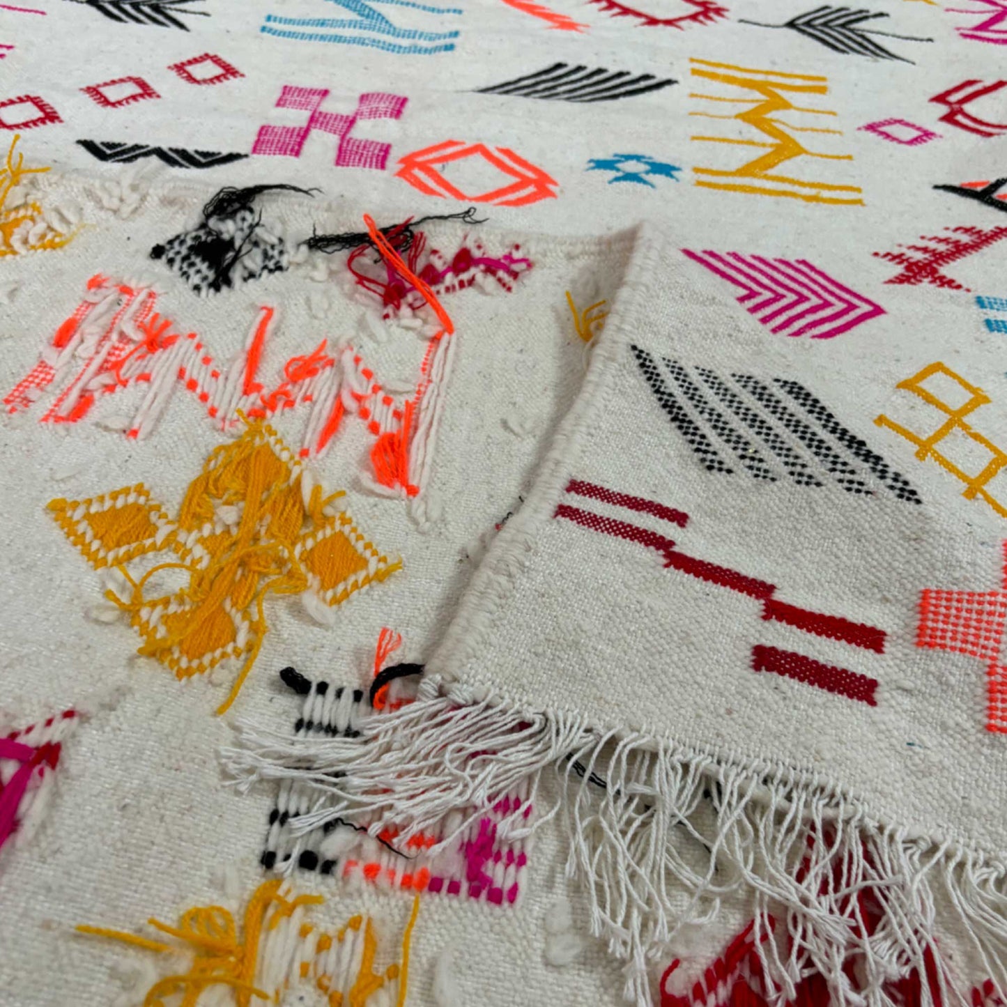 Tapis berbère Azilal Kilim • Motifs géométriques colorés
