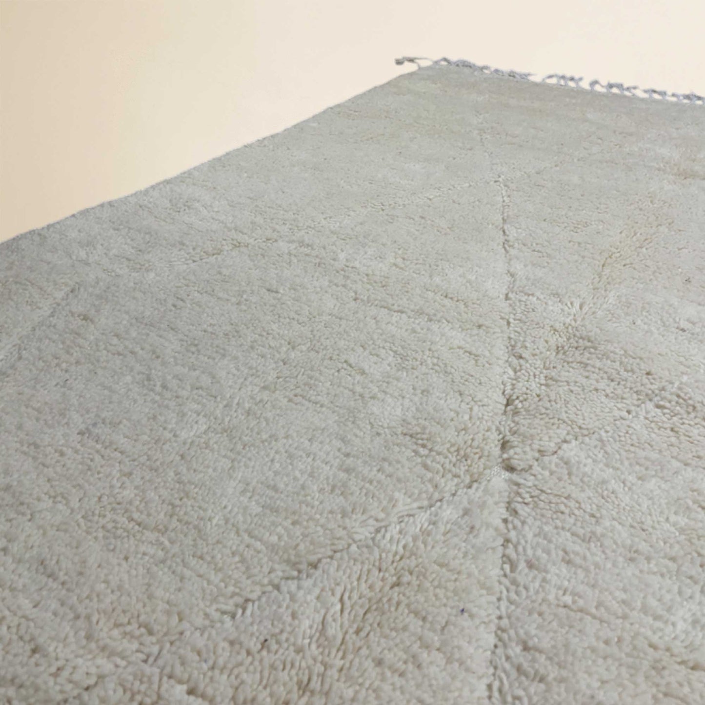 Tapis berbère Beni Ouarain en losanges • Élégance minimaliste blanc