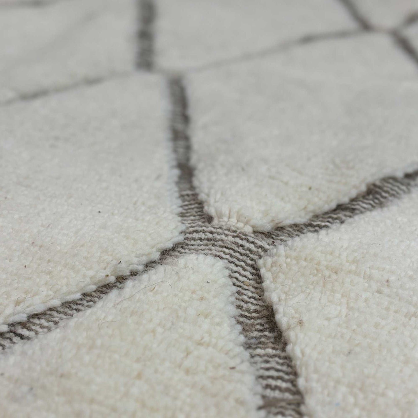 Beni Ouarain Berber rug • Brown diamond pattern on a beige background