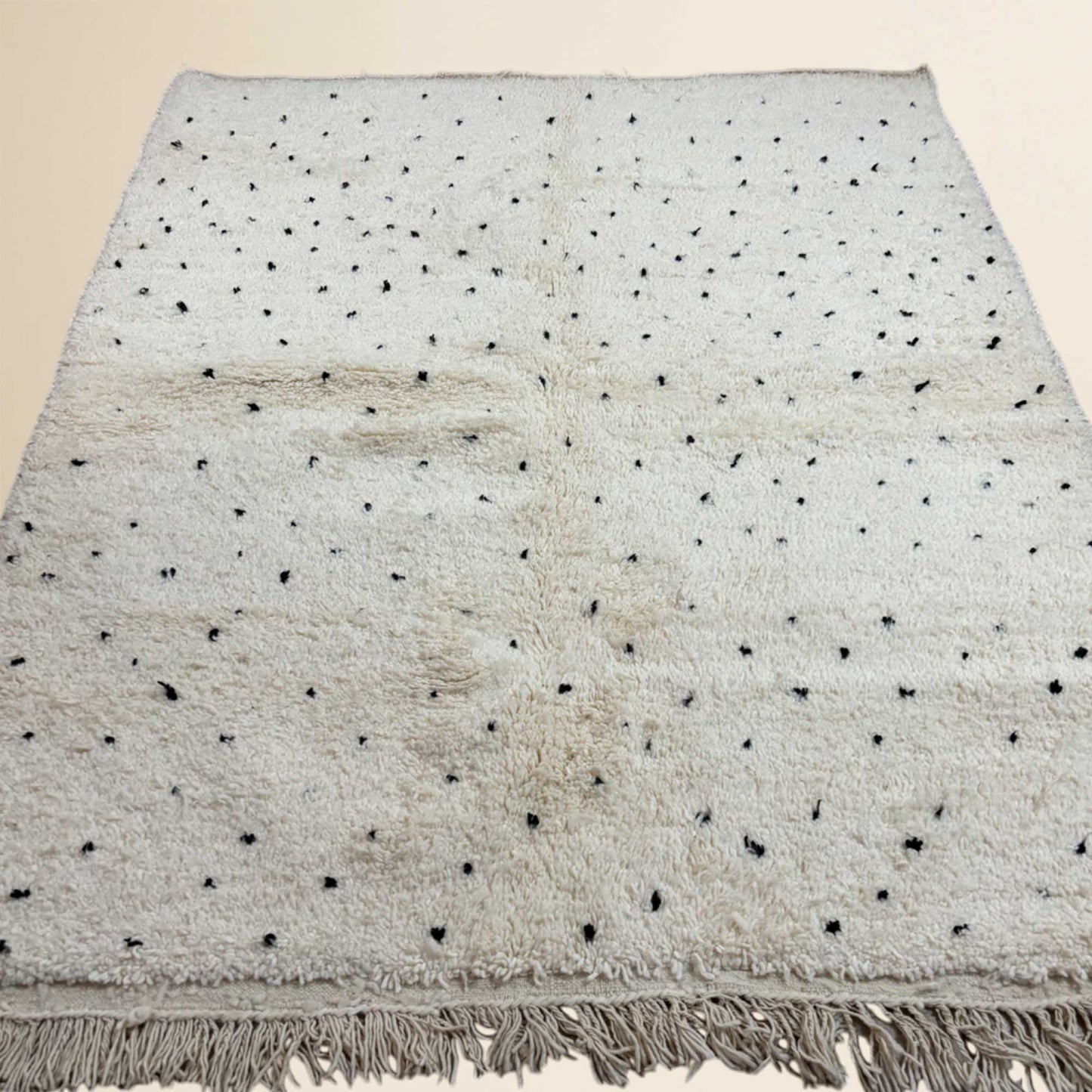 Tapis berbère Beni Ouarain • Motif pois noirs sur fond blanc