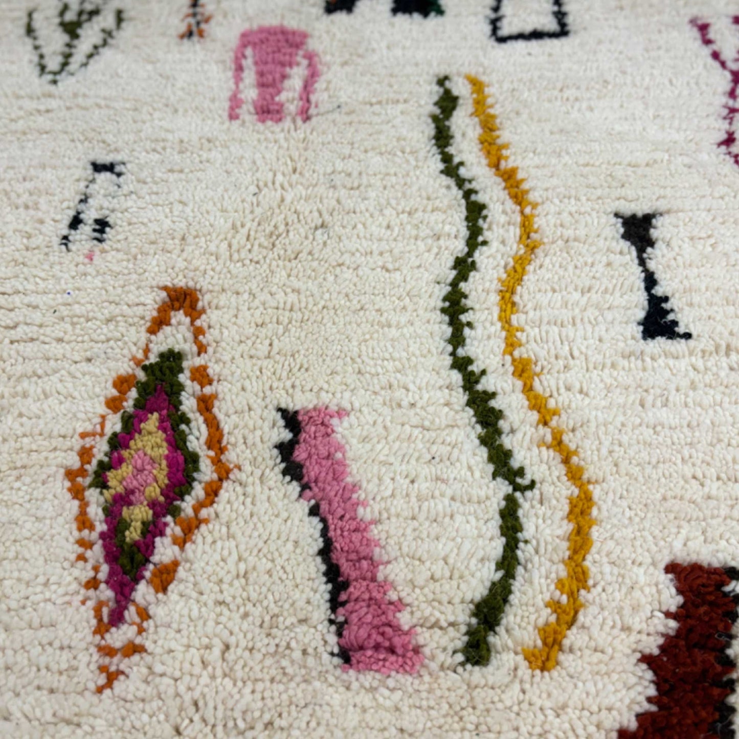 Tapis berbère Beni Ouarain • Motifs abstraits colorés