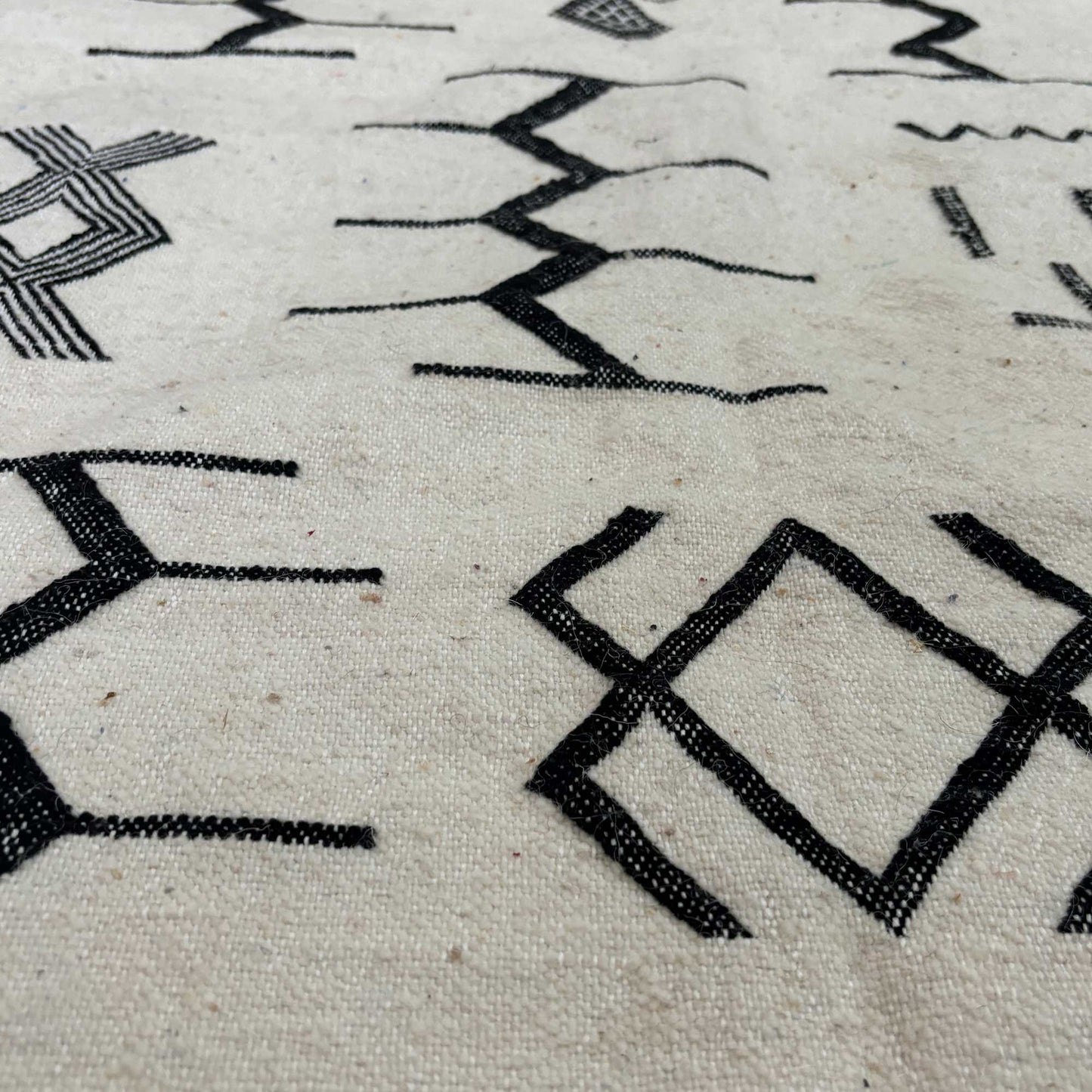 Tapis Berbère Kilim • Moderne noir et blanc