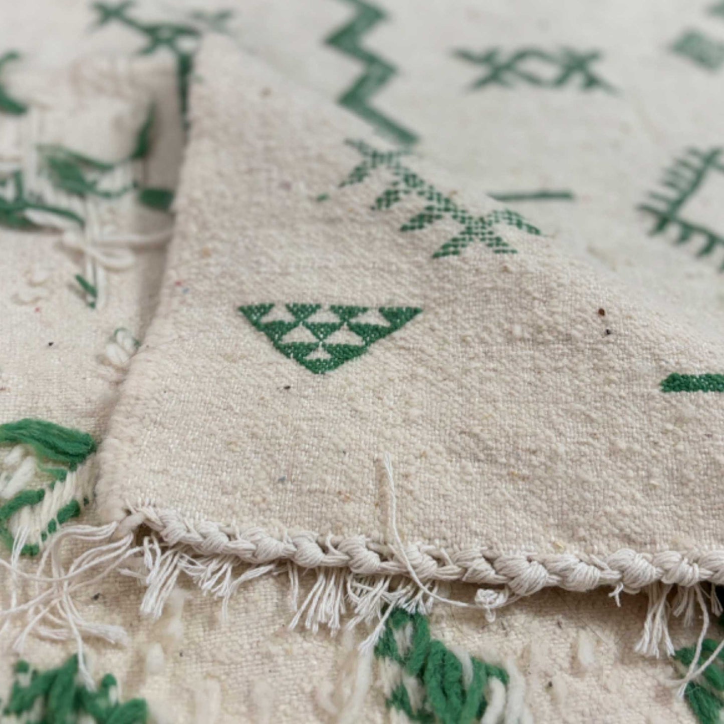 Tapis berbère Kilim Azilal • Motifs géométriques vert eau