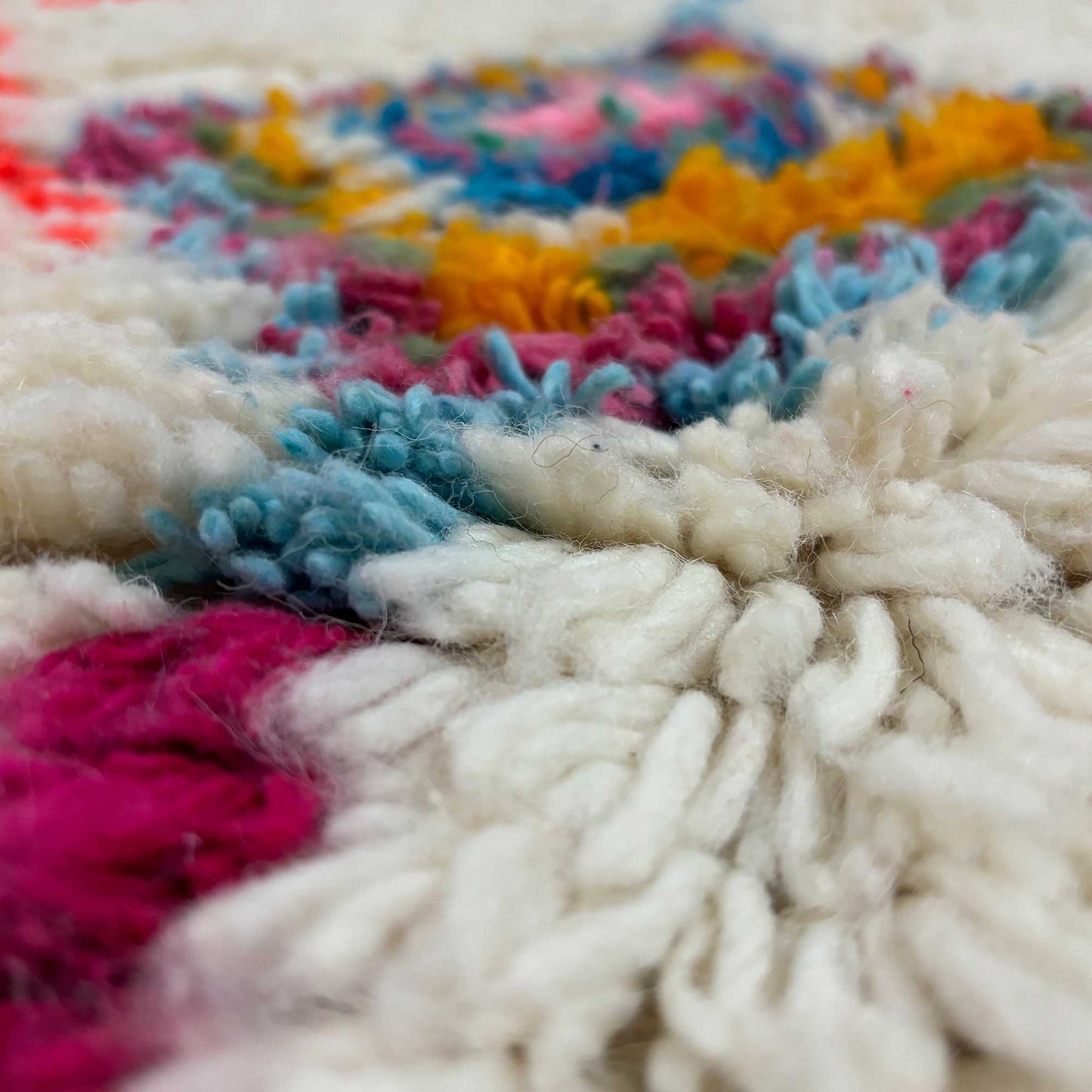 Tapis berbère Azilal coloré •  Motifs traditionnels