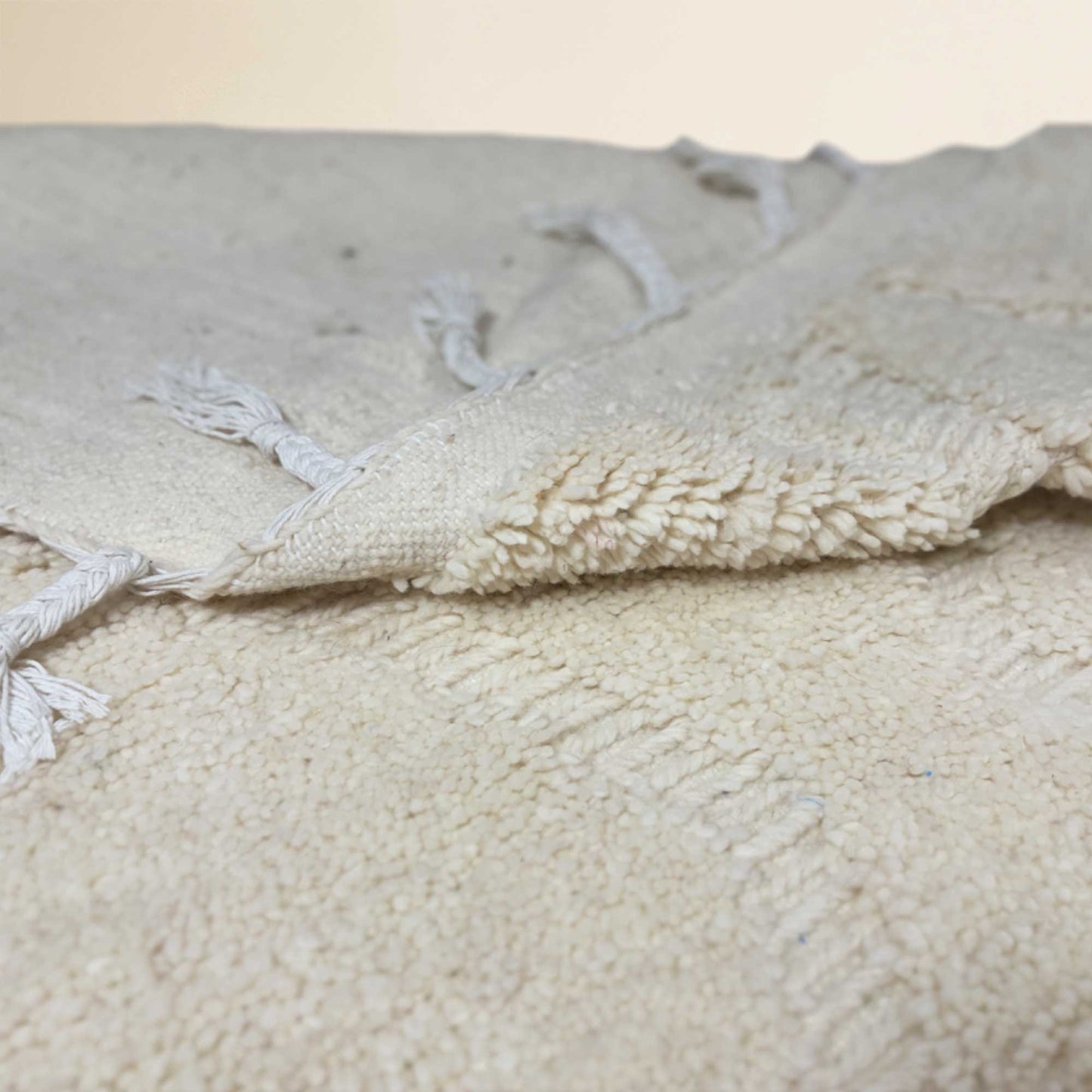 Tapis berbère Beni Ouarain en losanges • Élégance minimaliste blanc