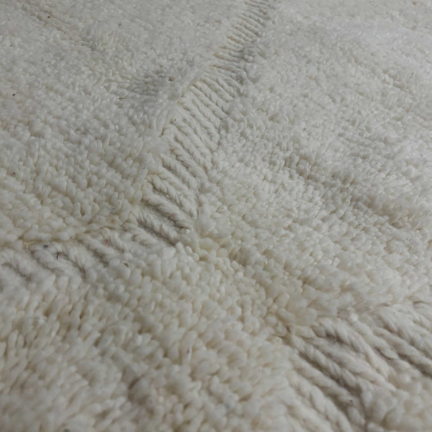 Tapis berbère Beni Ouarain en losanges • Élégance minimaliste blanc