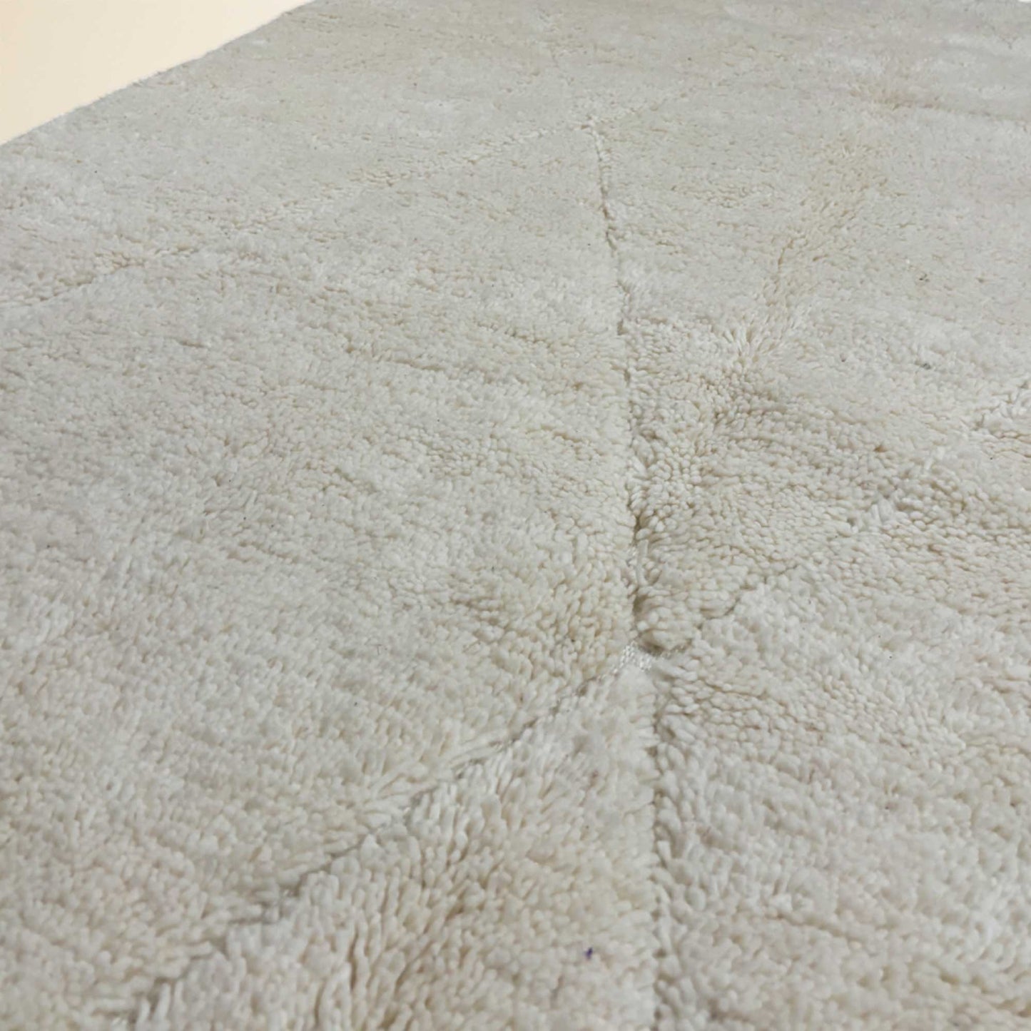 Tapis berbère Beni Ouarain en losanges • Élégance minimaliste blanc