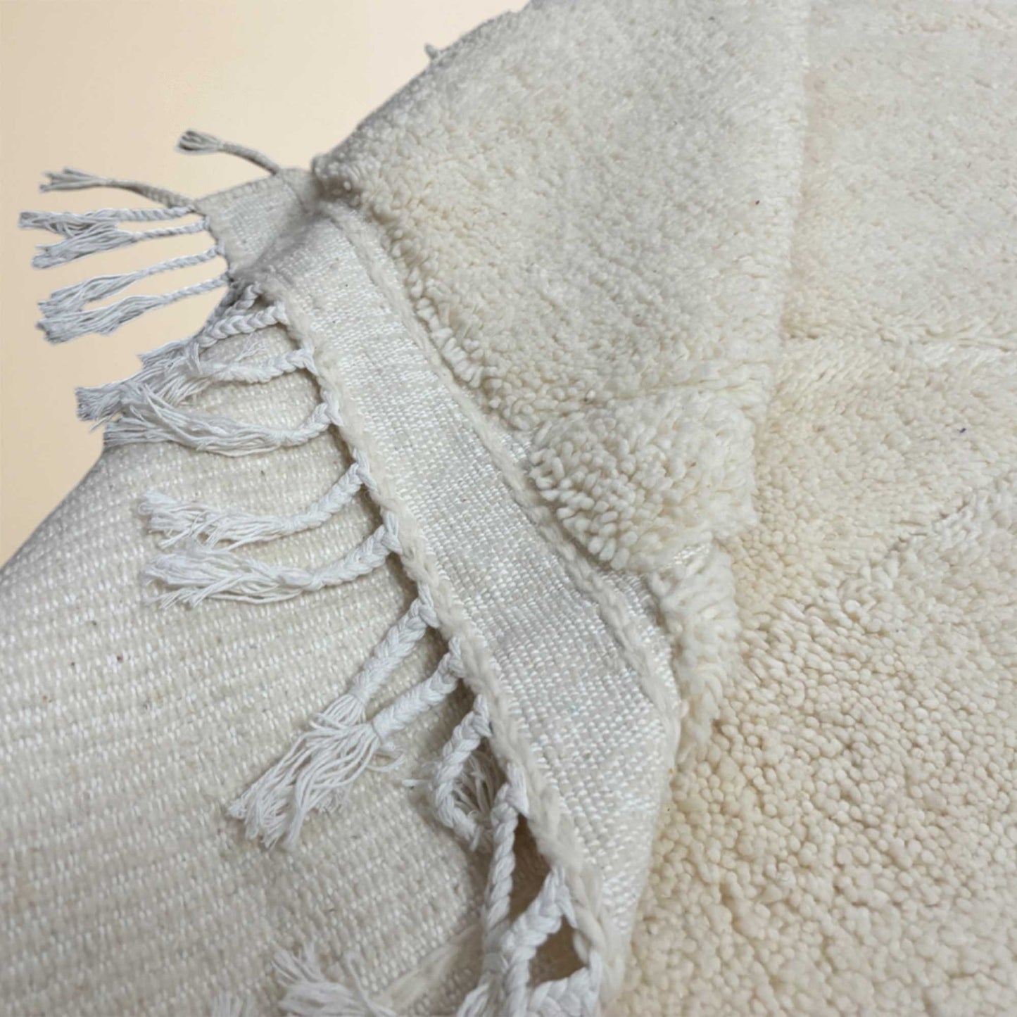 Tapis berbère Beni Ouarain en losanges • Élégance minimaliste blanc