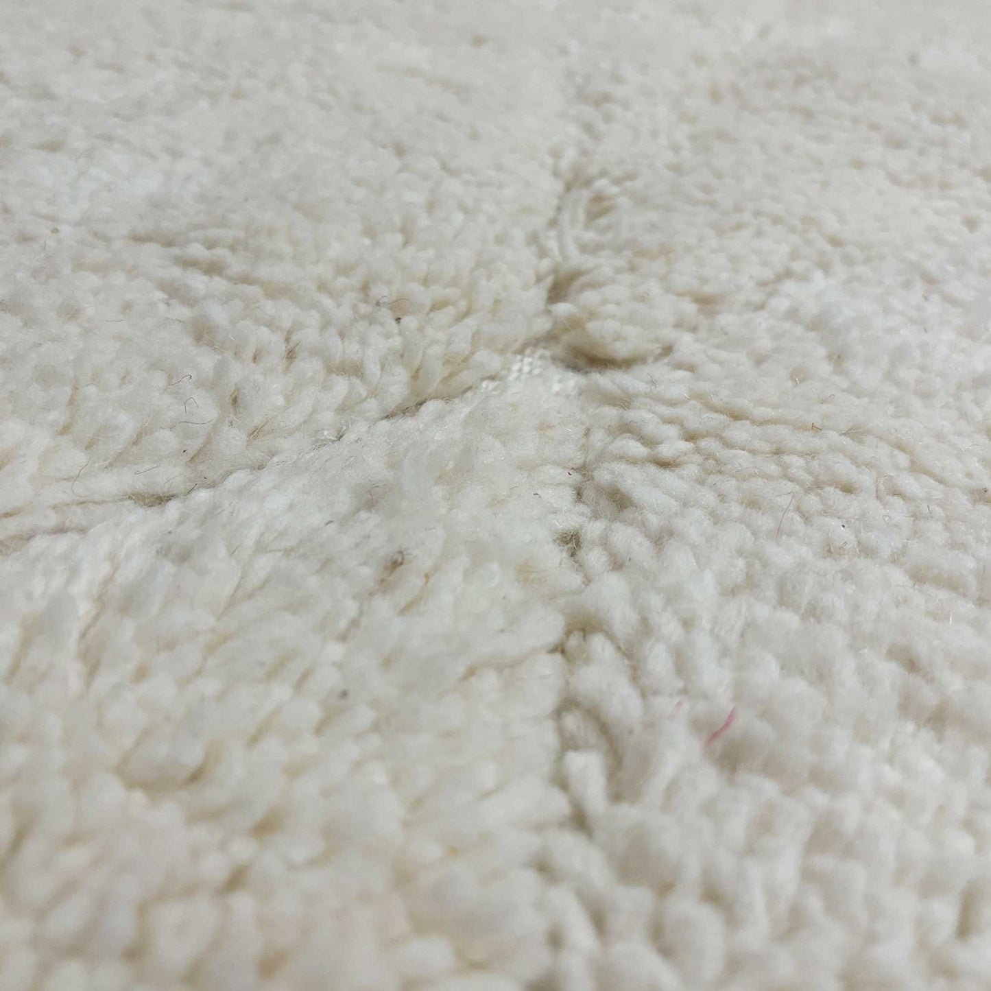 Tapis berbère Beni Ouarain en losanges • Élégance minimaliste blanc