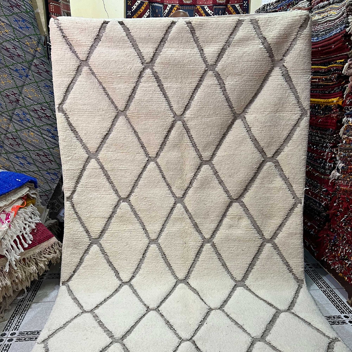Beni Ouarain Berber rug • Brown diamond pattern on a beige background