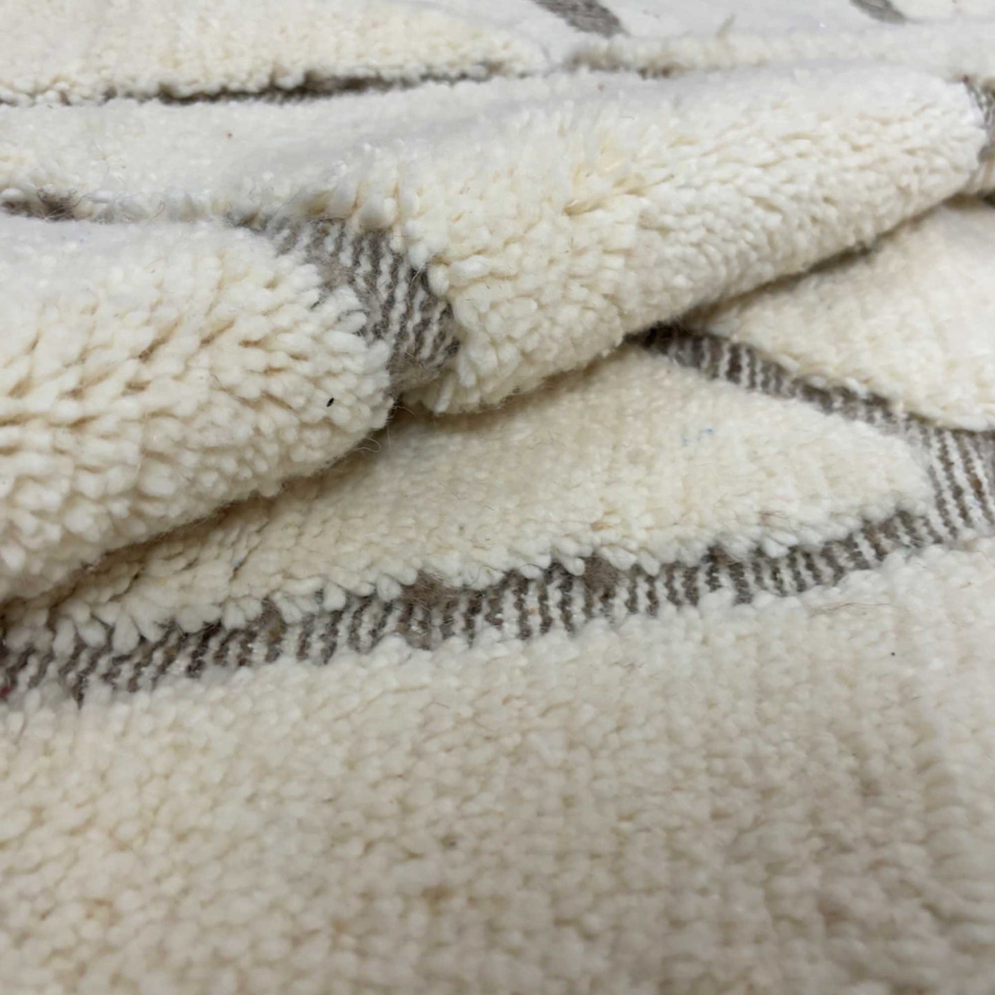 Beni Ouarain Berber rug • Brown diamond pattern on a beige background