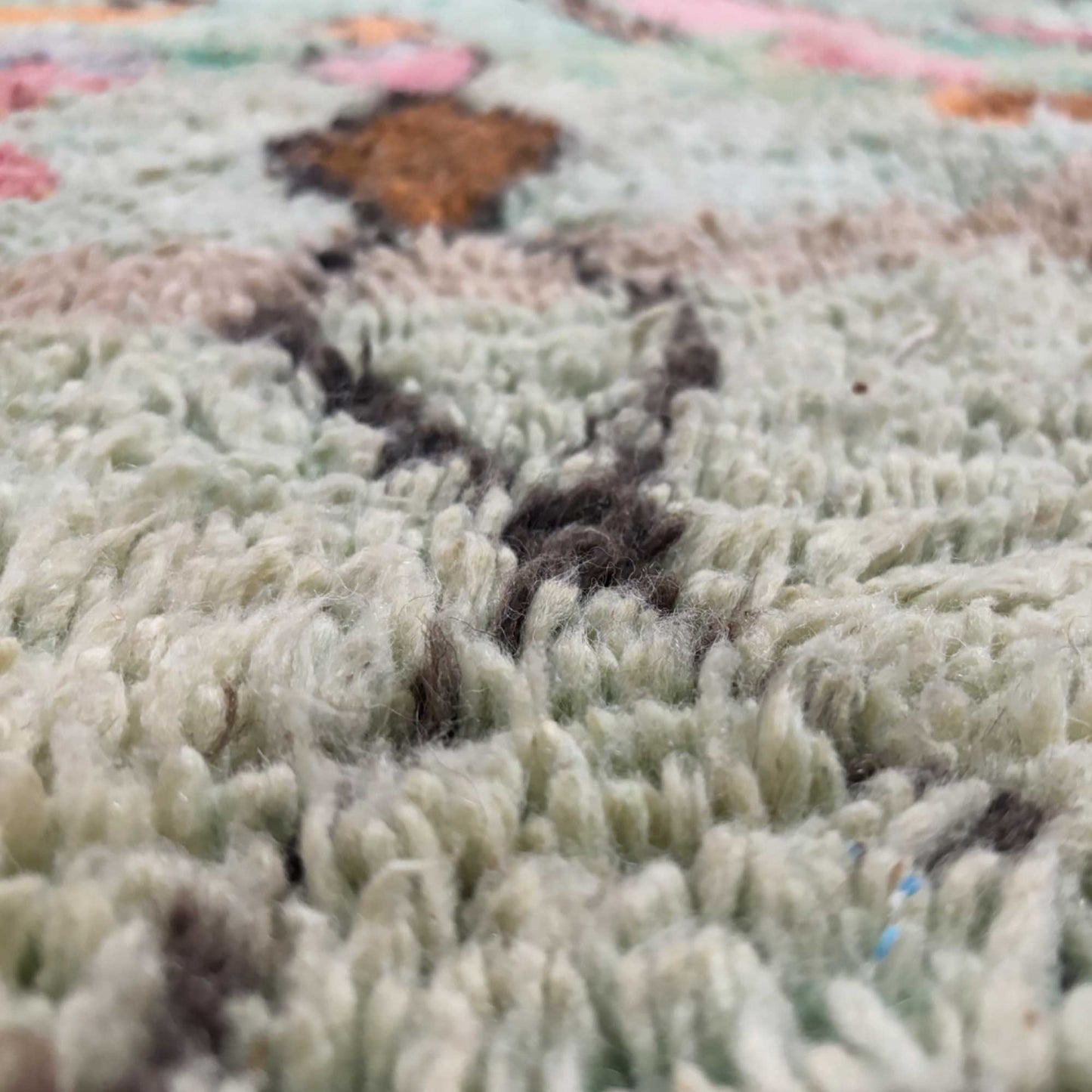 Tapis berbère Beni Ouarain coloré • Motifs ethniques sur fond vert