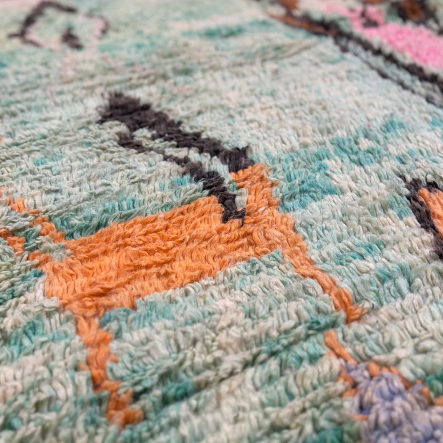 Tapis berbère Beni Ouarain coloré • Motifs ethniques sur fond vert