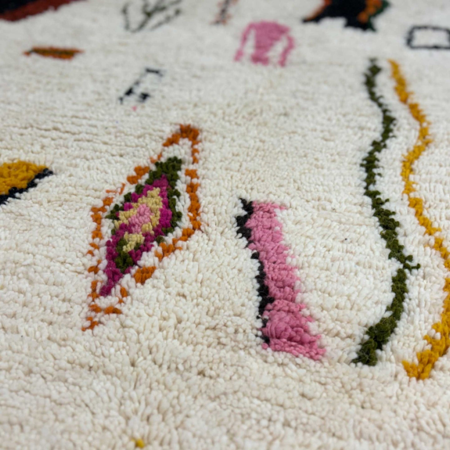 Tapis berbère Beni Ouarain • Motifs abstraits colorés