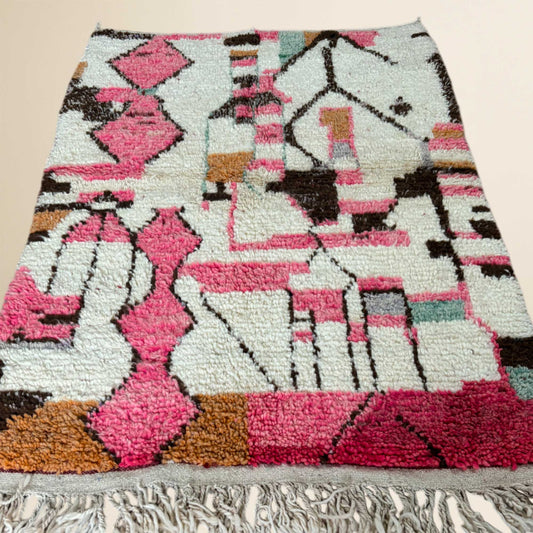 Tapis Berbère Beni Ouarain contemporain • Design géométrique coloré en rose et beige