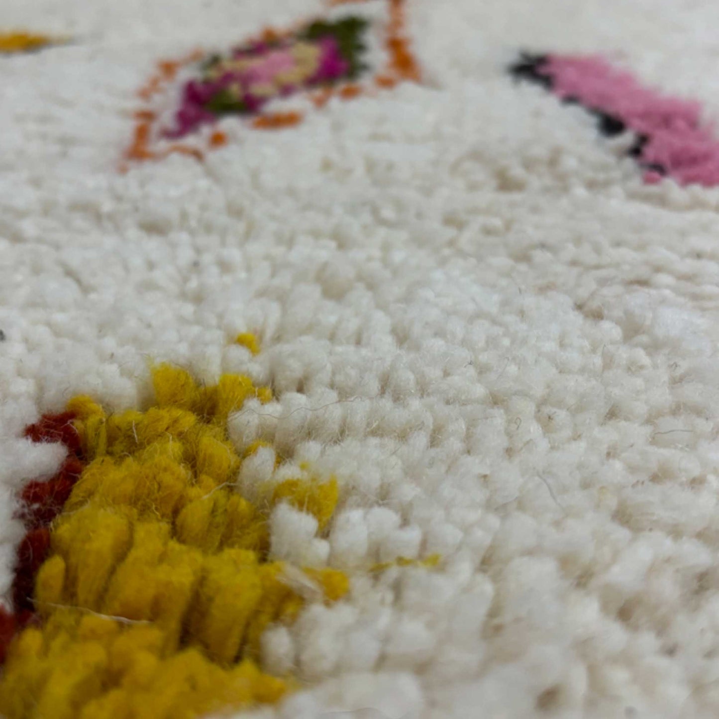 Tapis berbère Beni Ouarain • Motifs abstraits colorés