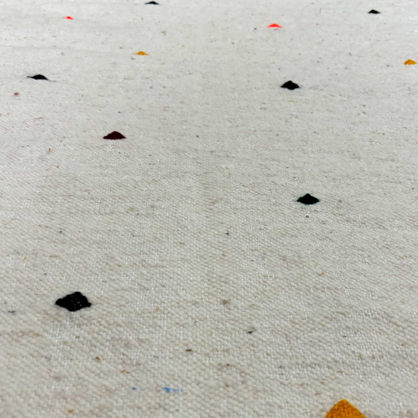 Tapis berbère Kilim • Design minimaliste avec points colorés
